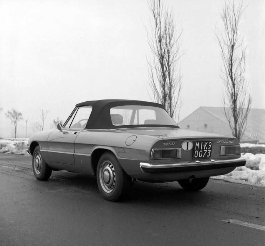  Alfa Romeo 1750 Spider Veloce (105) 1969 года  (фото 3 из 14)